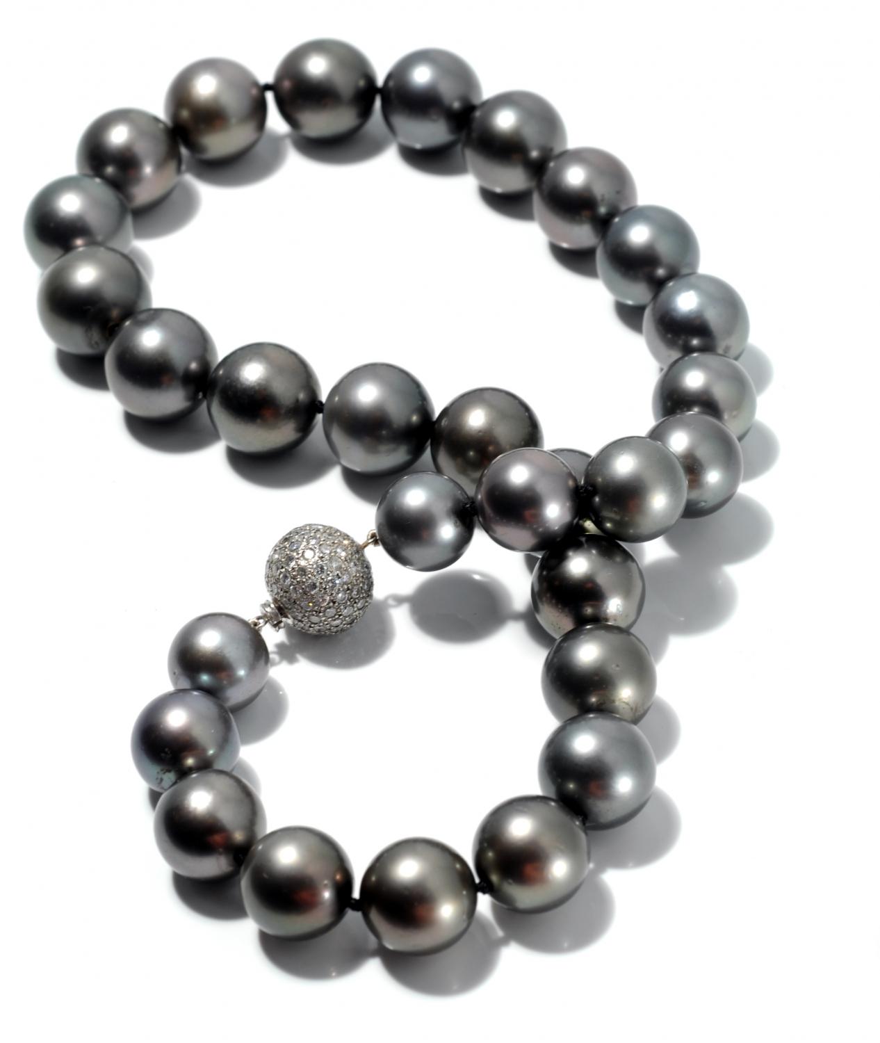 Tahitian Pearls with a Diamond Clasp