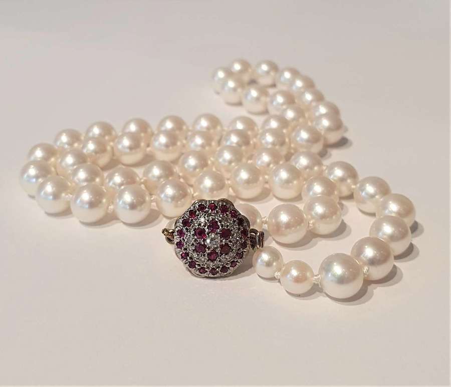 Japanese Akoya cultured pearl necklace