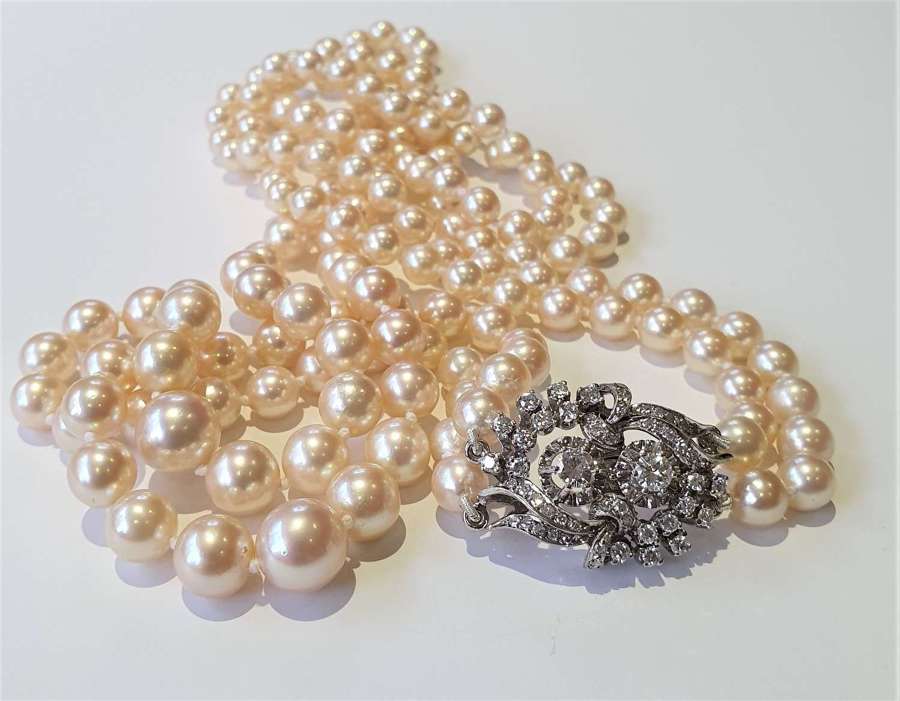 A double row of graduated akoya cultured pearls.