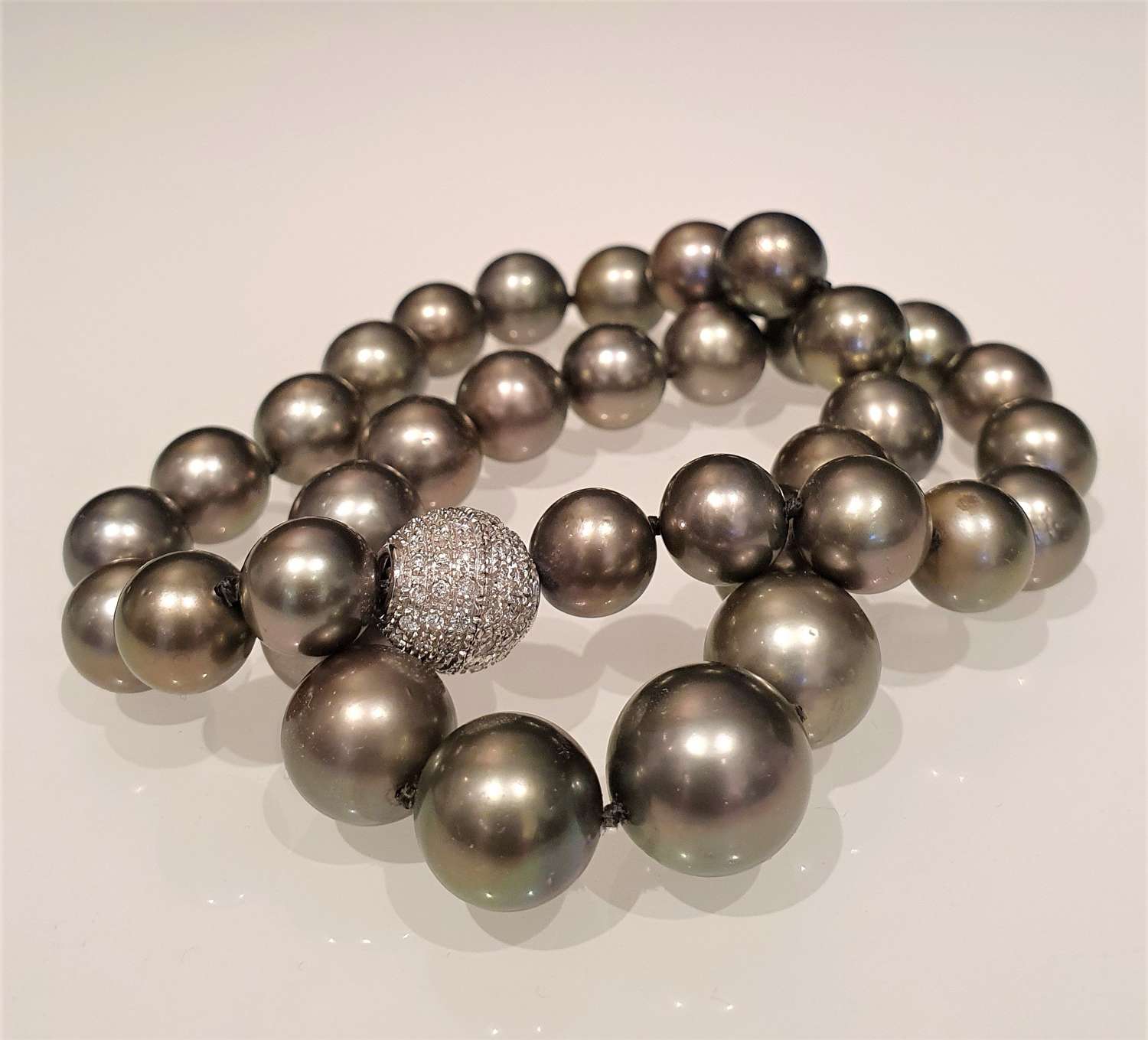 Tahiti cultured pearls 10.5mm to 14.8mm