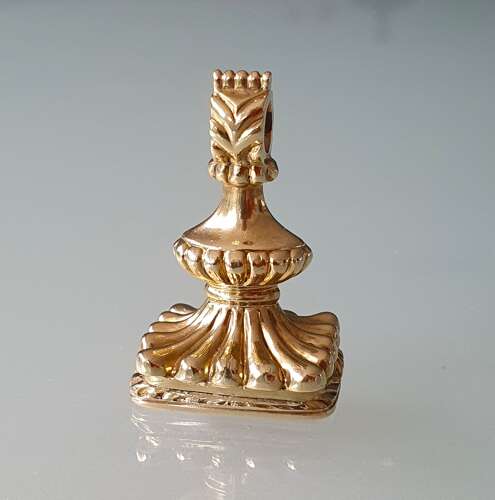 Gold fob seal with armorial intaglio