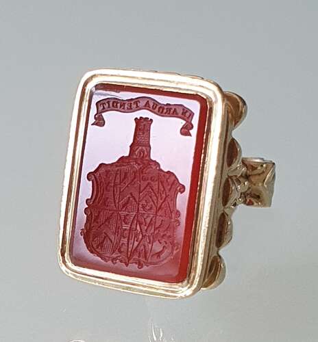 Gold fob seal with armorial intaglio