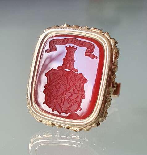 Gold fob seal with intaglio armorial
