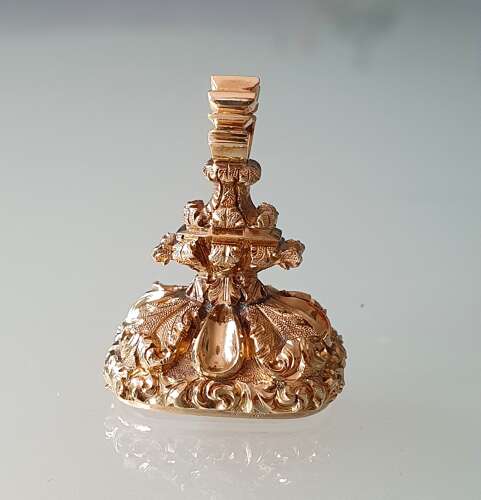 Gold fob seal with intaglio armorial